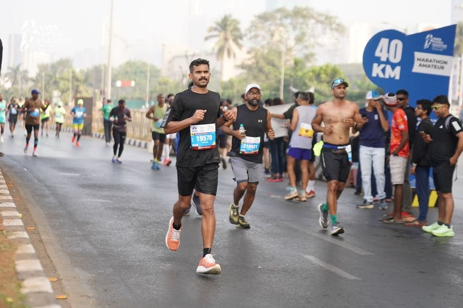 Ajay Anand at the 40 km mark of the Tata Mumbai Marathon